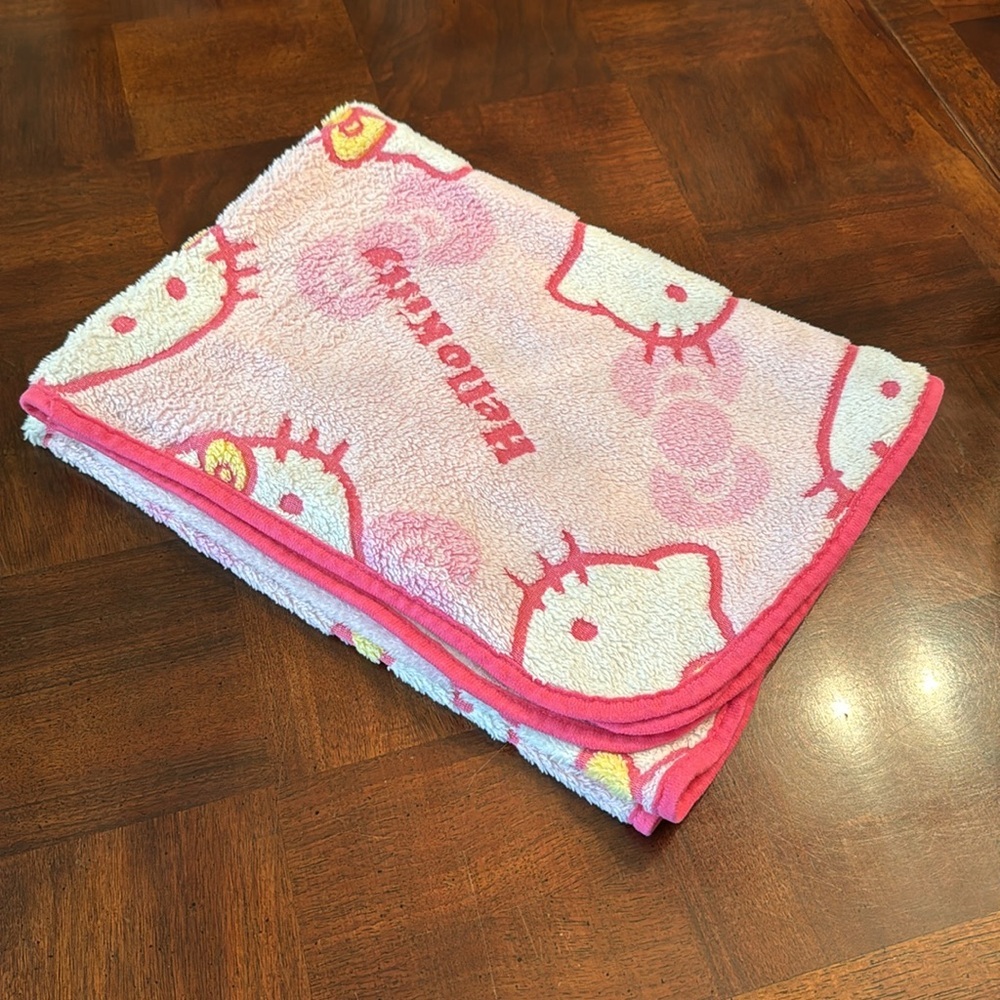 Hello Kitty Warm Cozy Fleece Throw Blanket